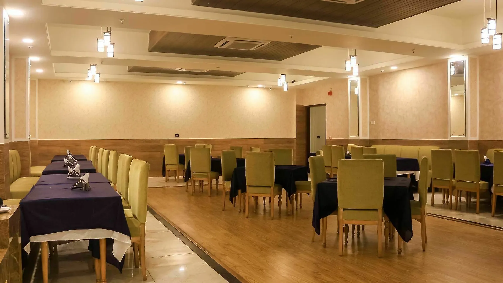 Dee Marks Airport Hotel & Resorts New Delhi